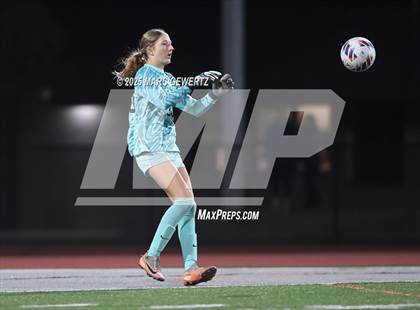 Thumbnail 2 in Santiago vs. Santa Margarita (CIF-SS Open Division Final) photogallery.