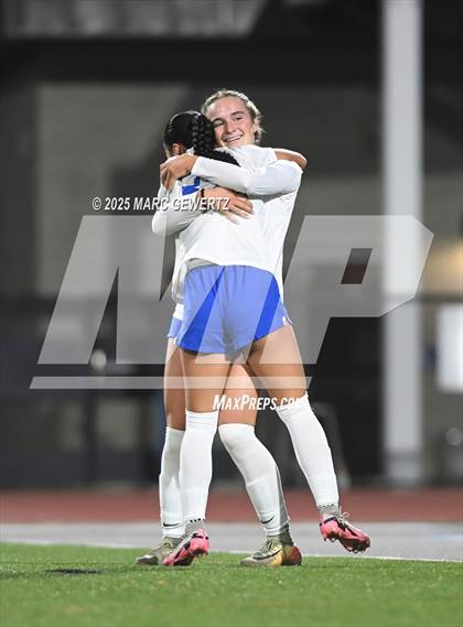 Thumbnail 3 in Santiago vs. Santa Margarita (CIF-SS Open Division Final) photogallery.