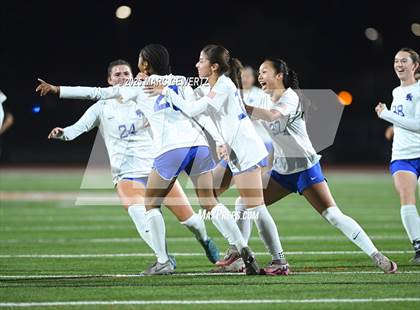 Thumbnail 3 in Santiago vs. Santa Margarita (CIF-SS Open Division Final) photogallery.