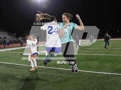 Thumbnail 1 in Santiago vs. Santa Margarita (CIF-SS Open Division Final) photogallery.