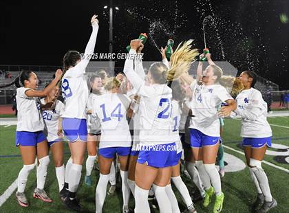 Thumbnail 2 in Santiago vs. Santa Margarita (CIF-SS Open Division Final) photogallery.
