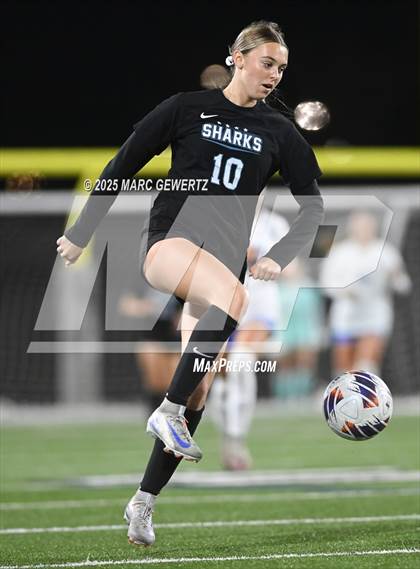 Thumbnail 3 in Santiago vs. Santa Margarita (CIF-SS Open Division Final) photogallery.