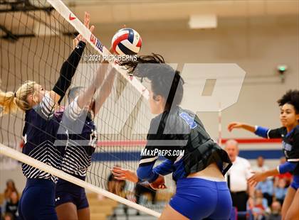 Thumbnail 3 in College Park @ Oak Ridge photogallery.