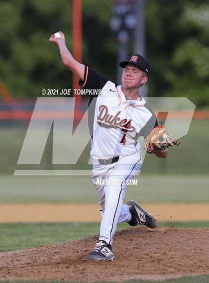 Thumbnail 2 in Burke Catholic @ Marlboro Central photogallery.