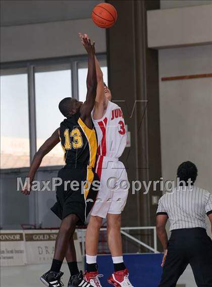Thumbnail 1 in Fort Bend Marshall vs. Judson (McDonald's Texas Invitational) photogallery.