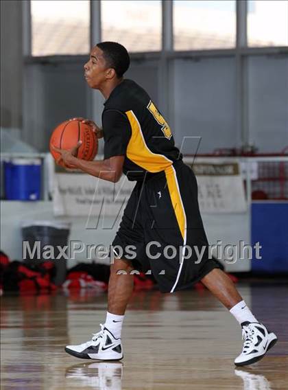 Thumbnail 2 in Fort Bend Marshall vs. Judson (McDonald's Texas Invitational) photogallery.