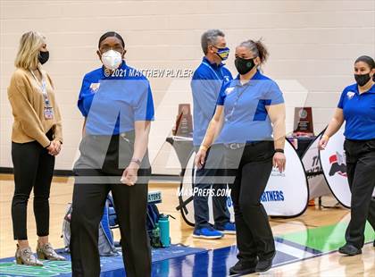 Thumbnail 1 in McMichael vs Foard (NCHSAA 2A Final) (2 of 2 - pre-game, post-game, and awards) photogallery.