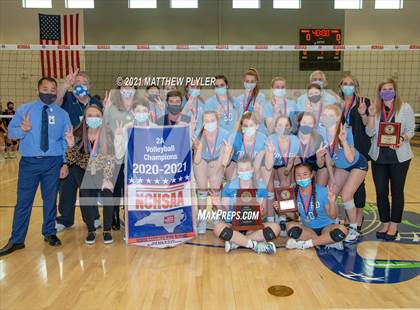 Thumbnail 2 in McMichael vs Foard (NCHSAA 2A Final) (2 of 2 - pre-game, post-game, and awards) photogallery.