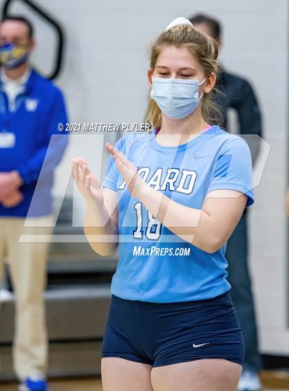 Thumbnail 2 in McMichael vs Foard (NCHSAA 2A Final) (2 of 2 - pre-game, post-game, and awards) photogallery.