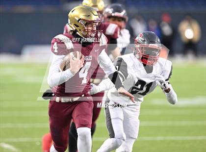 Thumbnail 2 in Central Catholic vs. Bishop Watterson (OHSAA Division 3 Final) photogallery.