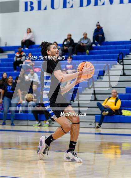 Thumbnail 2 in Cookeville vs LaVergne (TSSAA Regional SemiFinal) photogallery.