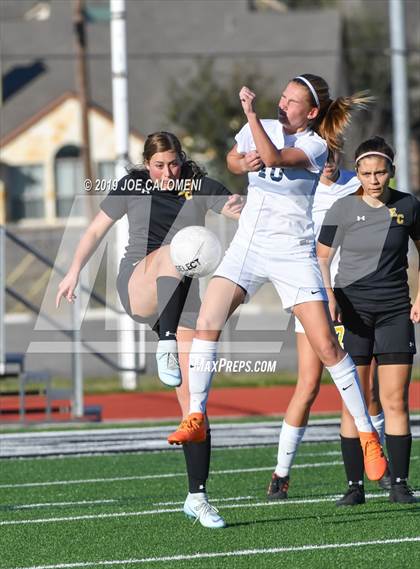 Thumbnail 2 in East Central vs Dawson (SCUC Shootout) photogallery.