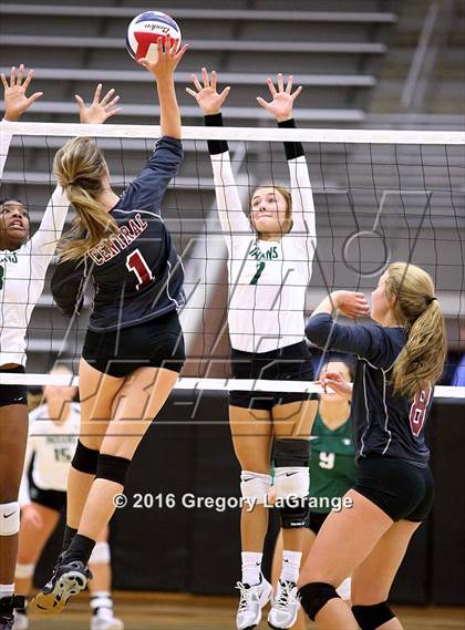 Thumbnail 3 in Waxahachie @ Keller Central photogallery.