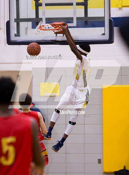 Thumbnail 1 in Dulaney @ Perry Hall photogallery.