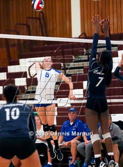 Thumbnail 1 in Carlmont vs. Los Altos (CIF CCS D1 Semifinal) photogallery.