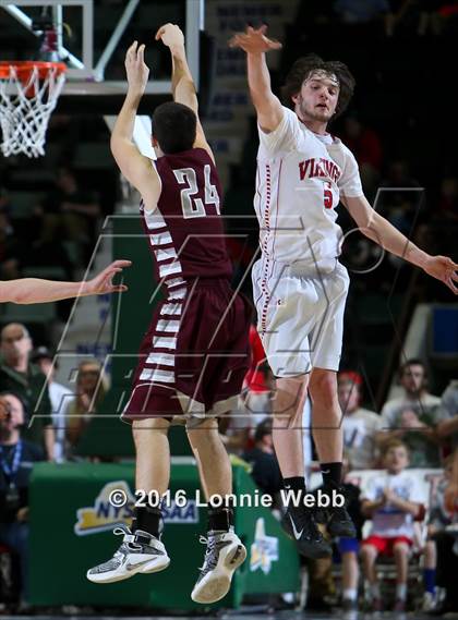 Thumbnail 2 in Moriah vs. Oriskany (NYSPHSAA Class D Final) photogallery.