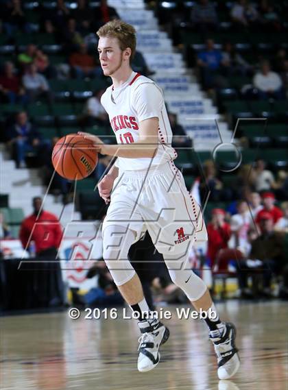 Thumbnail 2 in Moriah vs. Oriskany (NYSPHSAA Class D Final) photogallery.