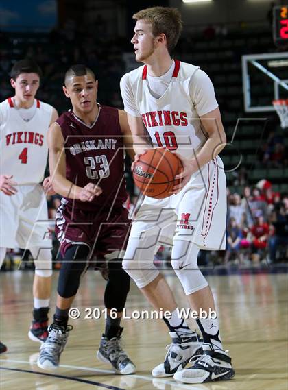 Thumbnail 2 in Moriah vs. Oriskany (NYSPHSAA Class D Final) photogallery.