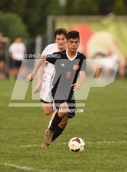 Thumbnail 2 in Marlington vs. Carrollton photogallery.
