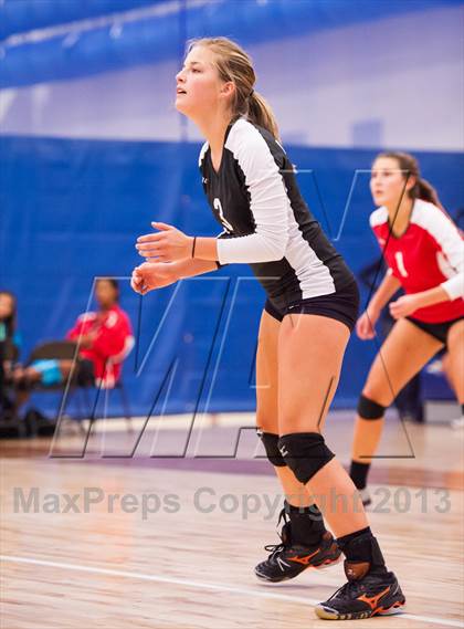 Thumbnail 3 in Columbine @ Regis Jesuit (Titan Classic) photogallery.