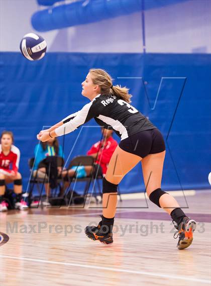 Thumbnail 3 in Columbine @ Regis Jesuit (Titan Classic) photogallery.