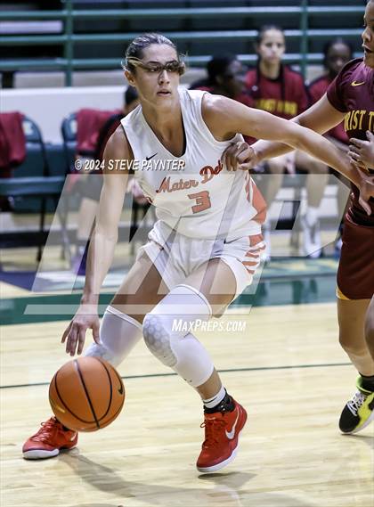 Thumbnail 2 in Mater Dei vs Christ the King (Nike TOC) photogallery.