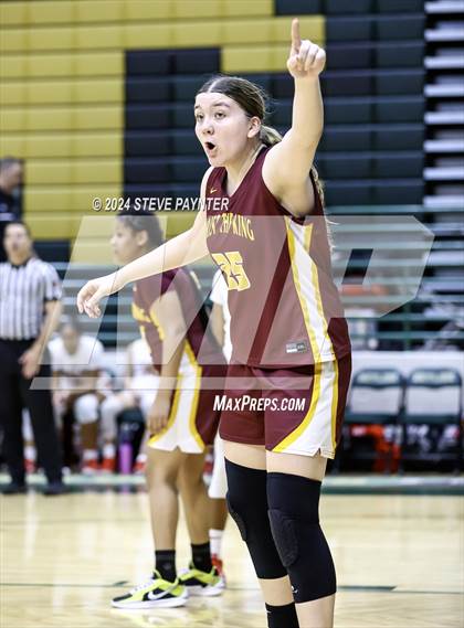 Thumbnail 2 in Mater Dei vs Christ the King (Nike TOC) photogallery.
