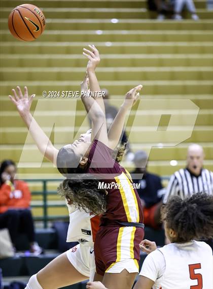 Thumbnail 3 in Mater Dei vs Christ the King (Nike TOC) photogallery.