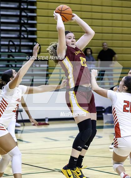 Thumbnail 2 in Mater Dei vs Christ the King (Nike TOC) photogallery.