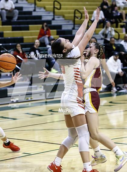 Thumbnail 3 in Mater Dei vs Christ the King (Nike TOC) photogallery.