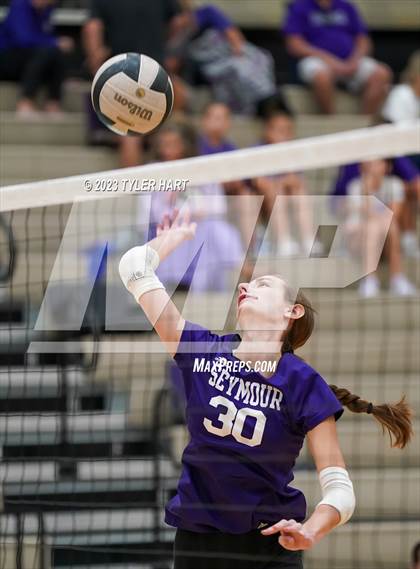 Thumbnail 2 in Seymour vs. Assumption photogallery.