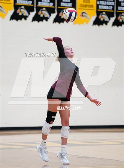 Thumbnail 2 in Seymour vs. Assumption photogallery.