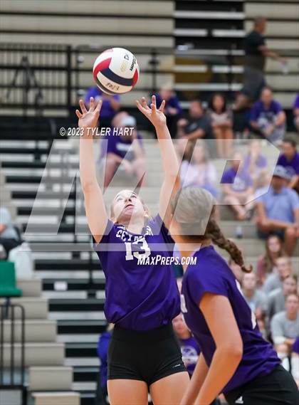 Thumbnail 3 in Seymour vs. Assumption photogallery.