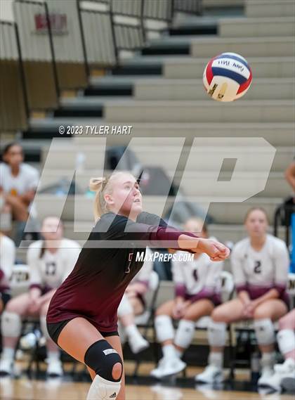Thumbnail 3 in Seymour vs. Assumption photogallery.