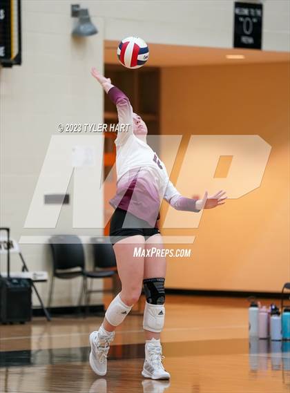 Thumbnail 2 in Seymour vs. Assumption photogallery.