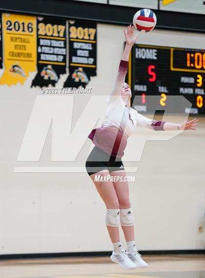 Thumbnail 3 in Seymour vs. Assumption photogallery.
