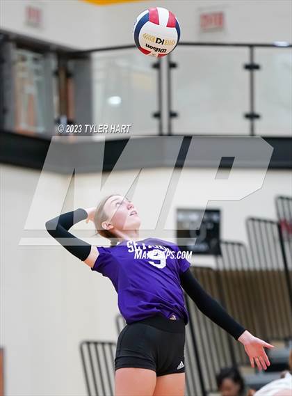 Thumbnail 1 in Seymour vs. Assumption photogallery.