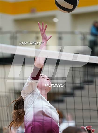 Thumbnail 3 in Seymour vs. Assumption photogallery.