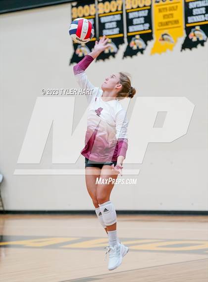 Thumbnail 2 in Seymour vs. Assumption photogallery.