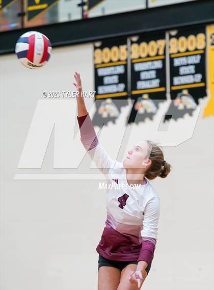 Thumbnail 3 in Seymour vs. Assumption photogallery.