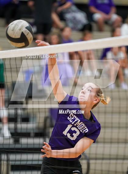 Thumbnail 2 in Seymour vs. Assumption photogallery.