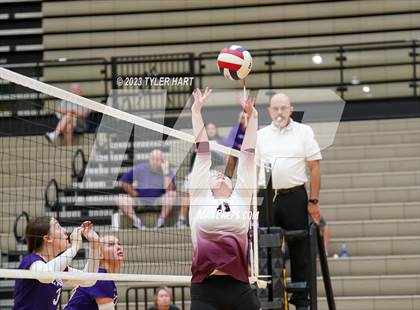 Thumbnail 2 in Seymour vs. Assumption photogallery.