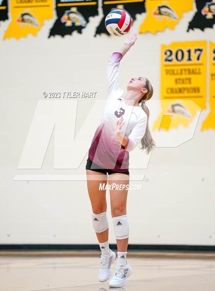 Thumbnail 2 in Seymour vs. Assumption photogallery.