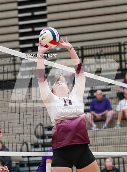 Thumbnail 1 in Seymour vs. Assumption photogallery.