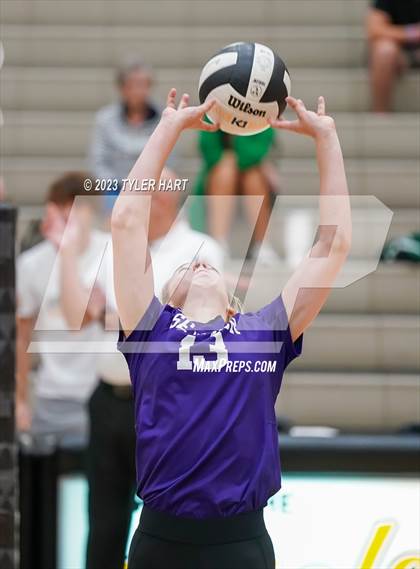 Thumbnail 1 in Seymour vs. Assumption photogallery.