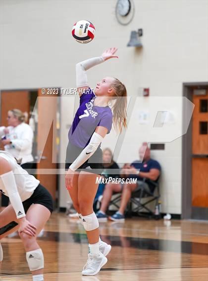 Thumbnail 1 in Seymour vs. Assumption photogallery.