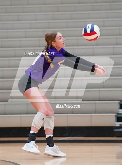 Thumbnail 1 in Seymour vs. Assumption photogallery.