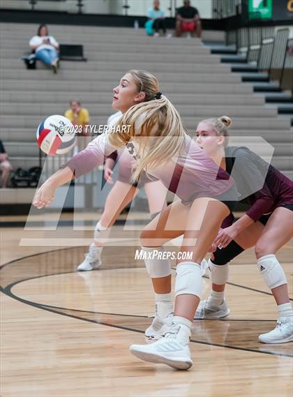 Thumbnail 2 in Seymour vs. Assumption photogallery.