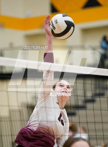 Thumbnail 2 in Seymour vs. Assumption photogallery.