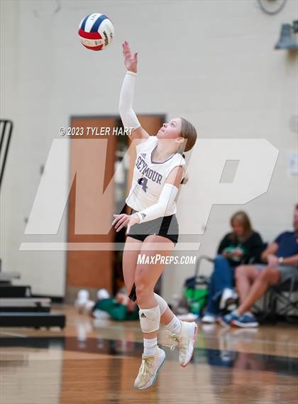 Thumbnail 1 in Seymour vs. Assumption photogallery.